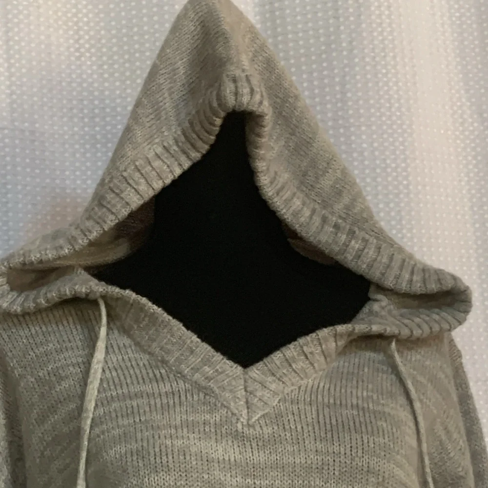 OP‎ Ocean Pacific juniors grey sweater vintage 15-17 Pom Pom strings hooded